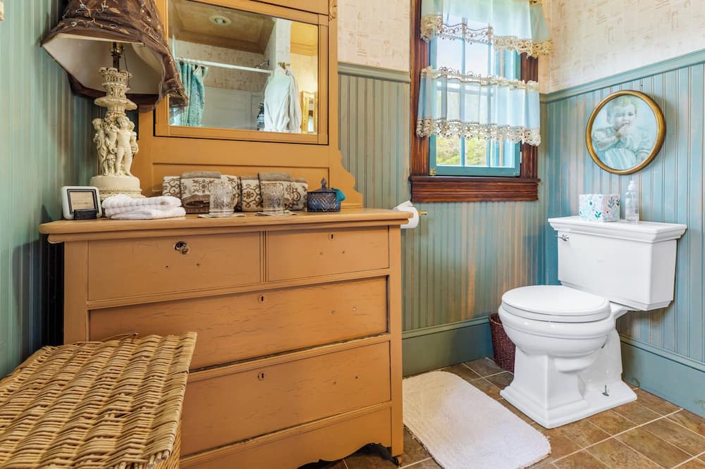 Photo of Bathroom in Franklin Springs
