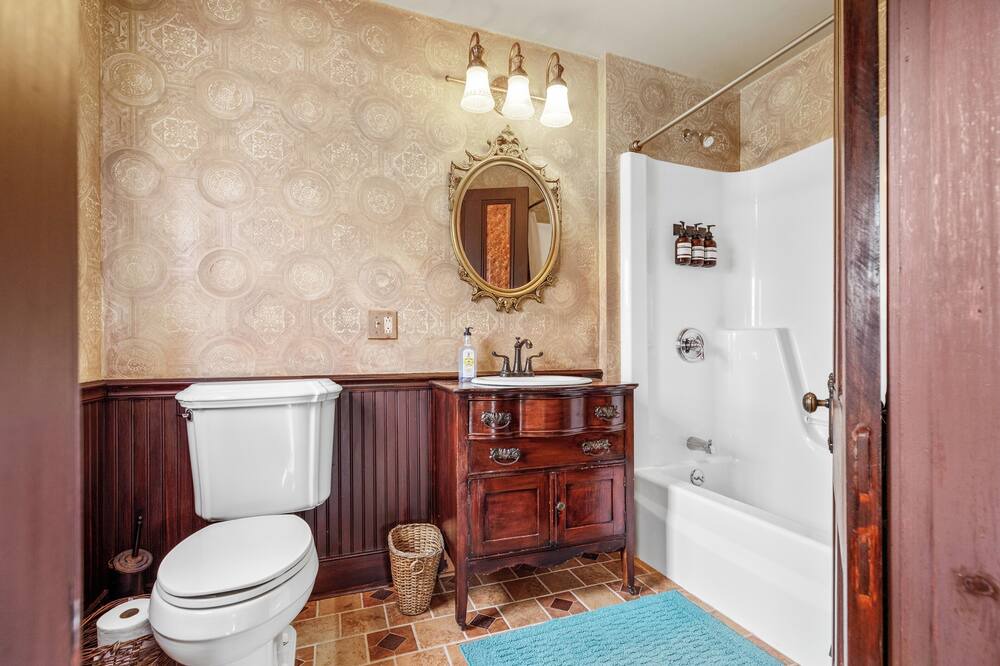 Photo of Bathroom in Franklin Springs