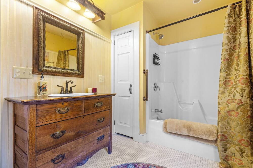 Photo of Bathroom in Franklin Springs