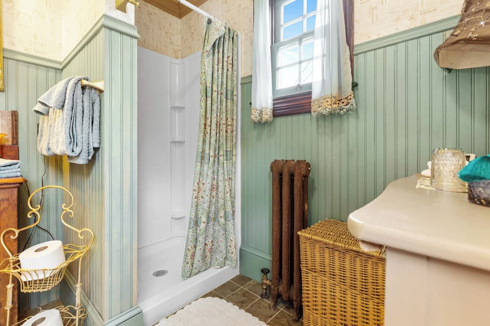Photo of Bathroom in Franklin Springs