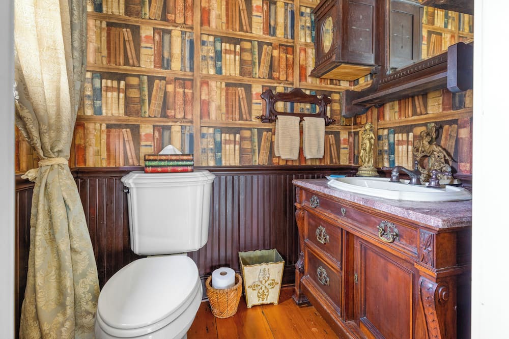 Photo of Bathroom in Franklin Springs