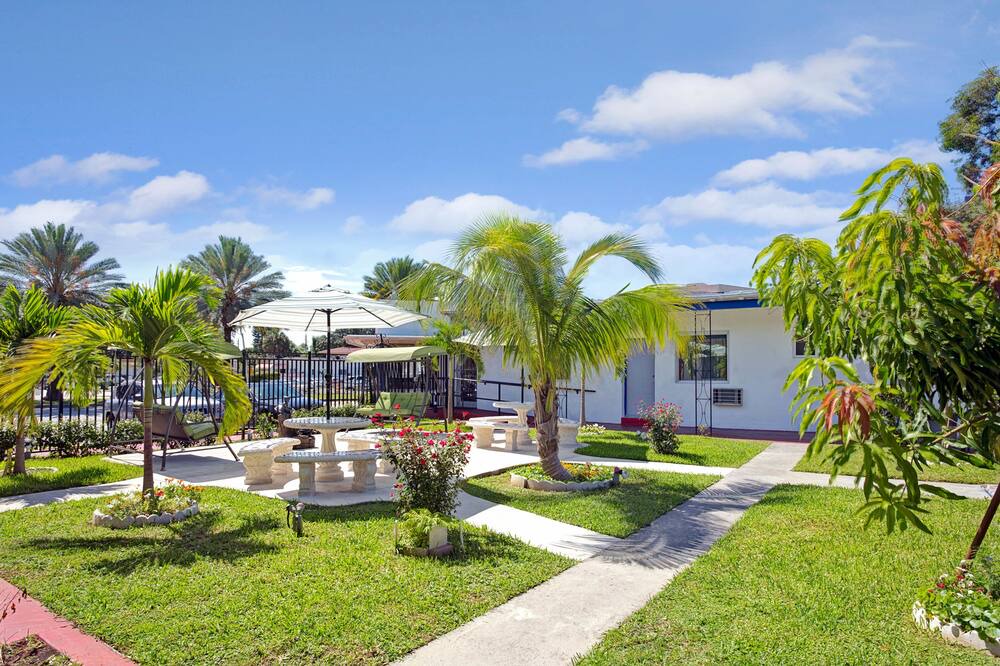 Photo of Outdoor in North Miami