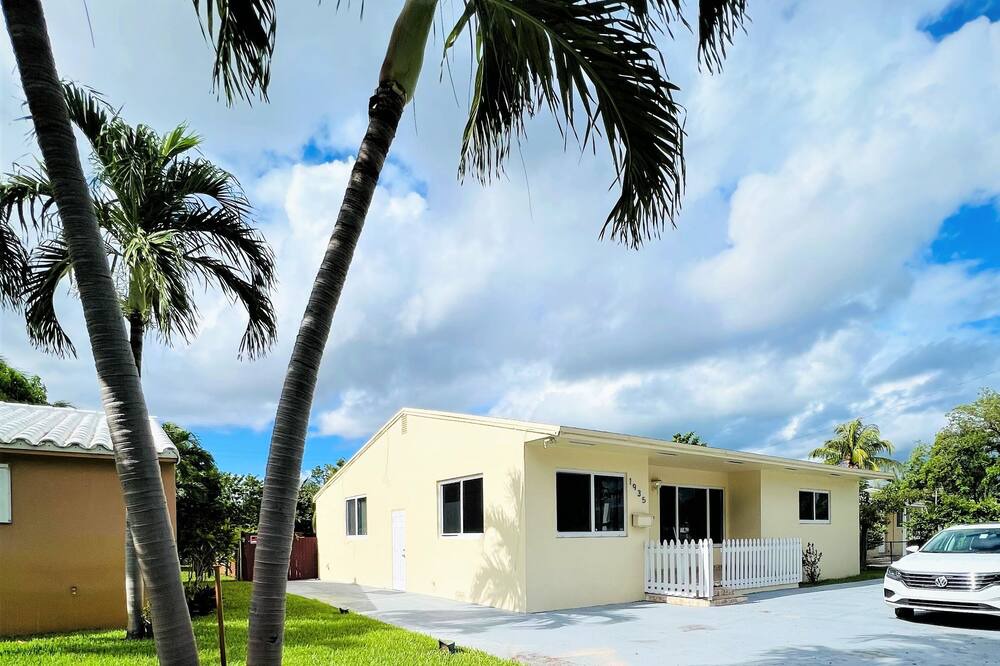 Photo of Outdoor in Royal Poinciana