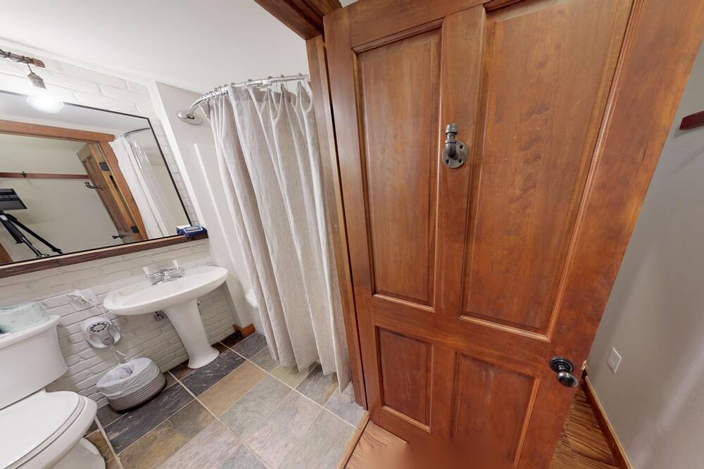 Photo of Bathroom in Edray