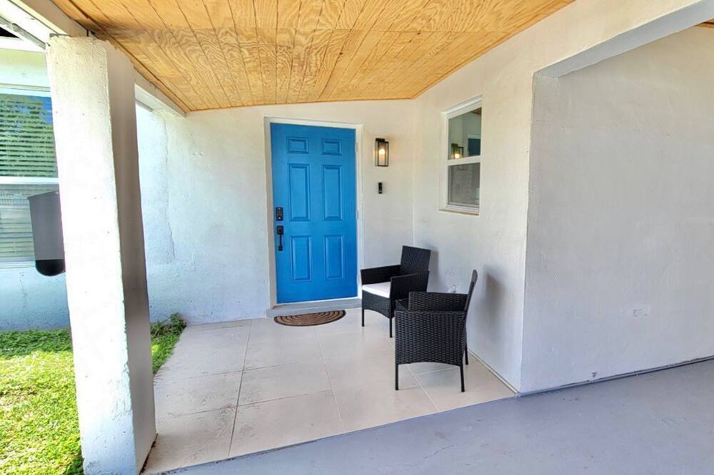 Photo of Patio Balcony in West Hollywood