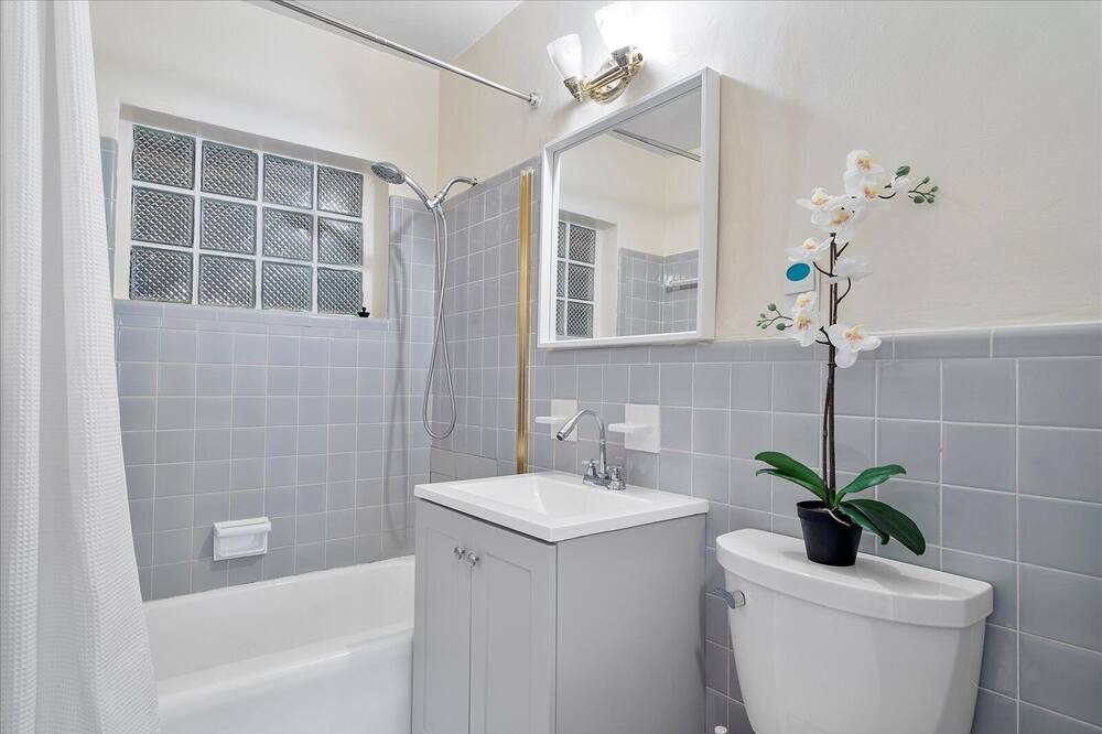 Photo of Bathroom in River Oaks
