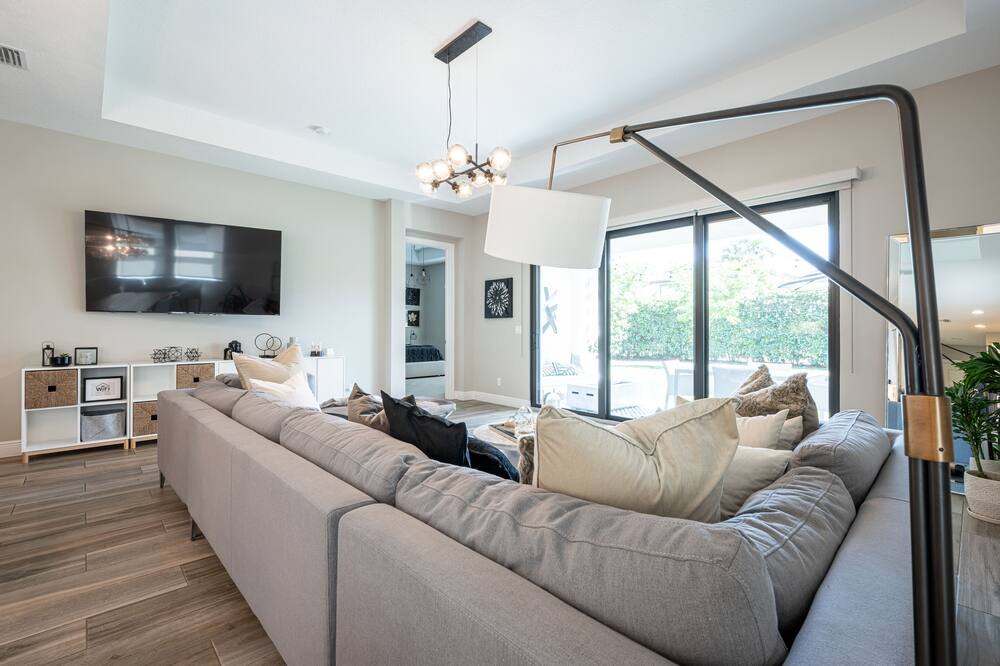 Photo of Livingroom in Parkland