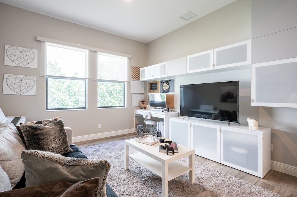 Photo of Livingroom in Parkland