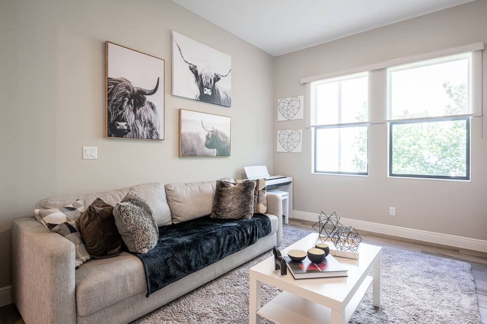 Photo of Livingroom in Parkland