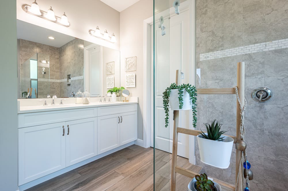 Photo of Bathroom in Parkland