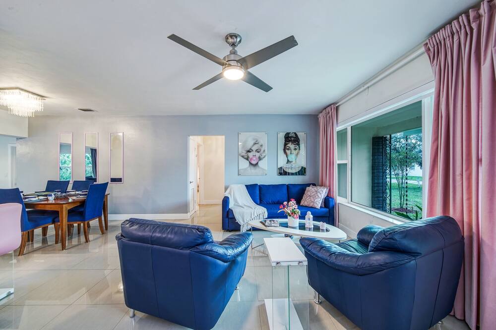 Photo of Others in Biscayne Park