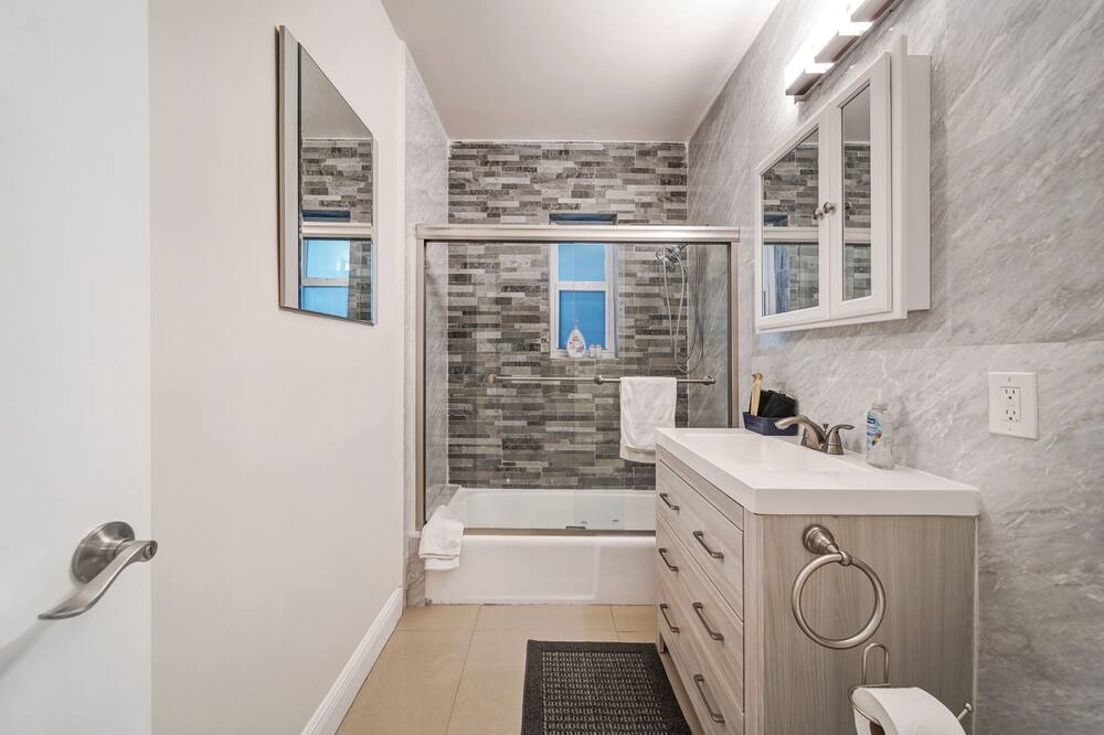 Photo of Bathroom in Biscayne Park
