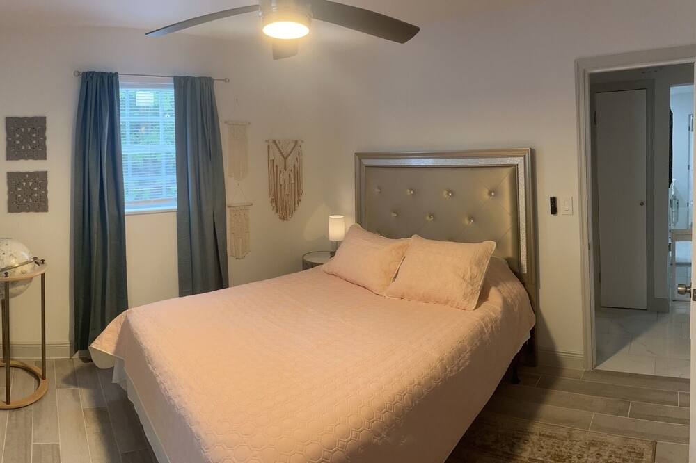 Photo of Bedroom in Highland Garden