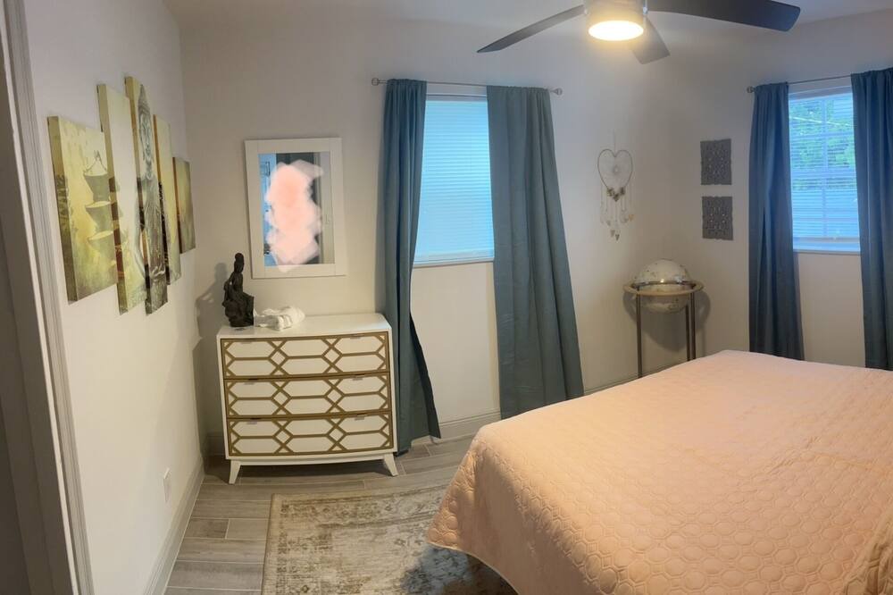Photo of Bedroom in Highland Garden