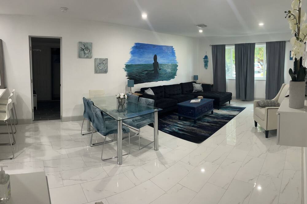 Photo of Livingroom in Highland Garden