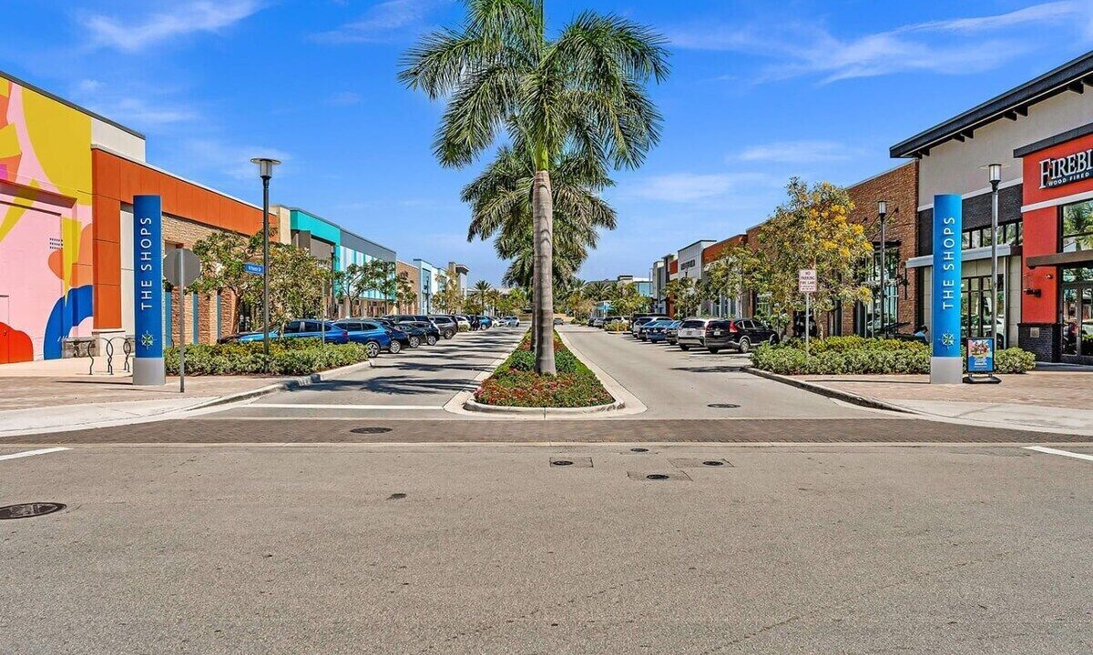 Photo of Outdoor in Royal Poinciana