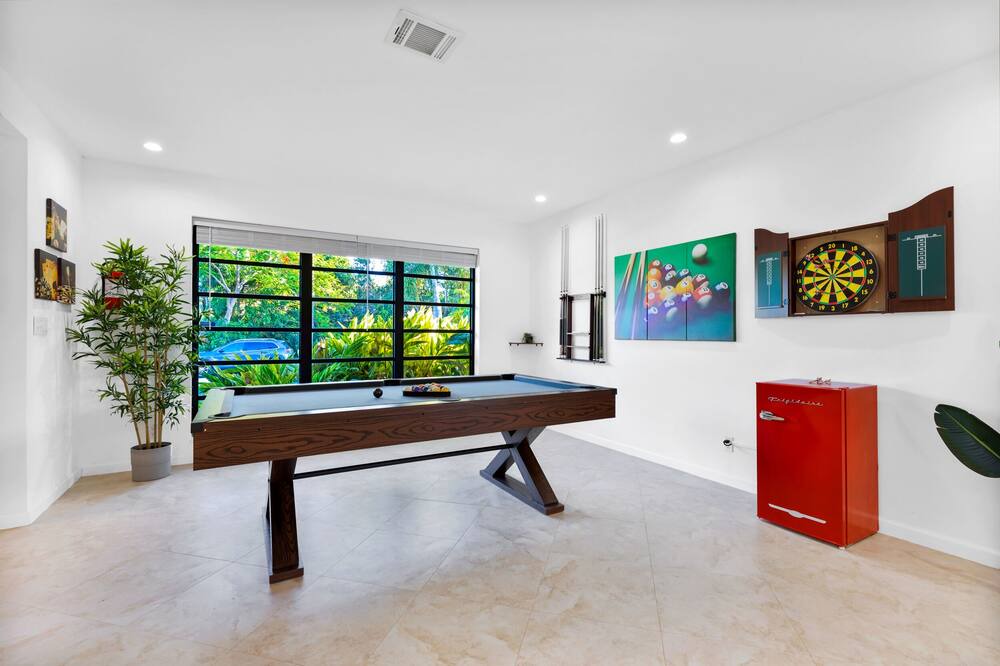 Photo of Outdoor in Hollywood Lakes