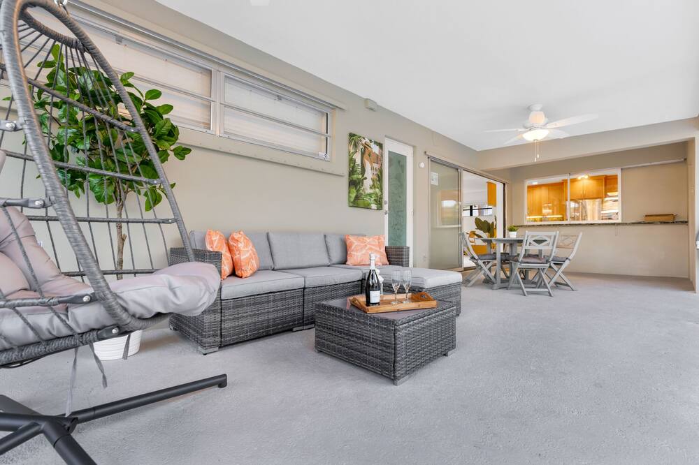 Photo of Outdoor in Hollywood Lakes
