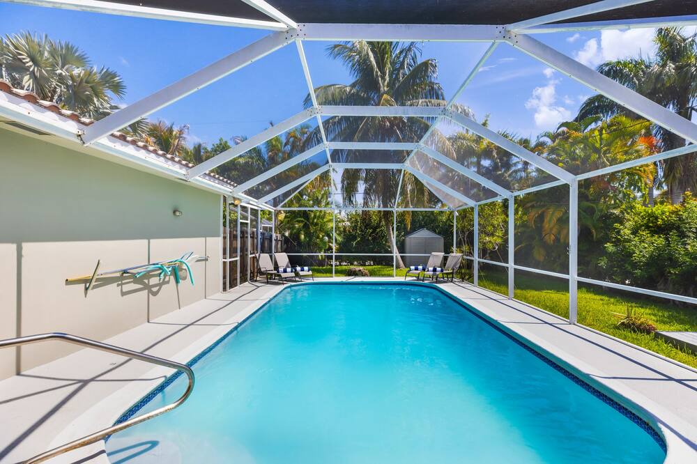 Photo of Outdoor in Hollywood Lakes