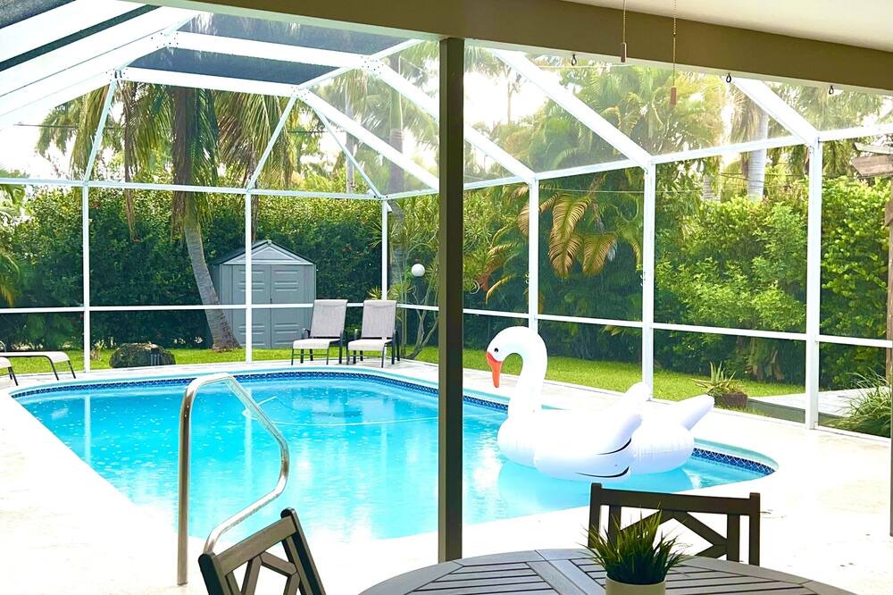 Photo of Outdoor in Hollywood Lakes
