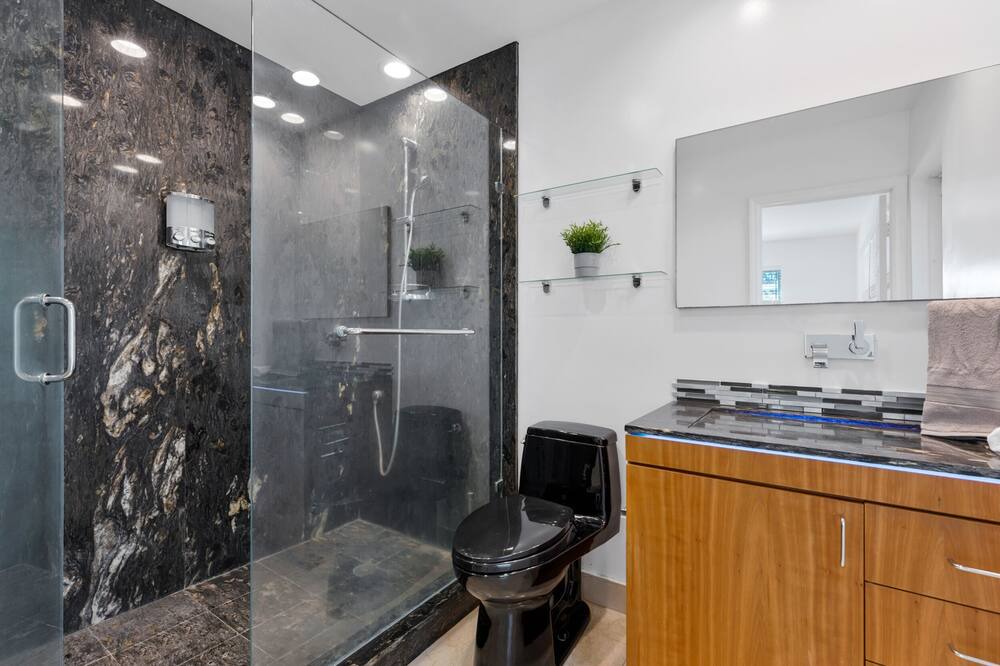 Photo of Bathroom in Hollywood Lakes