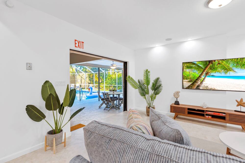 Photo of Outdoor in Hollywood Lakes