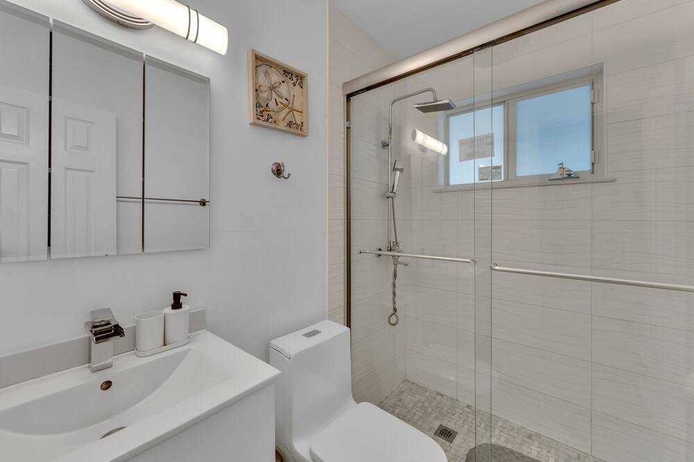 Photo of Bathroom in Driftwood