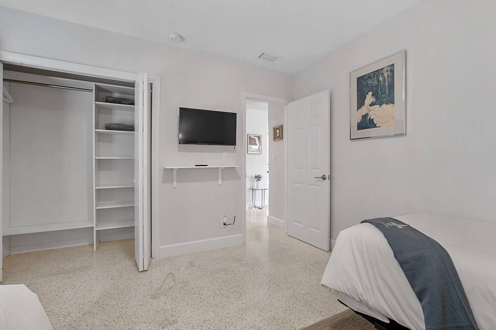 Photo of Others in Poinsettia Heights