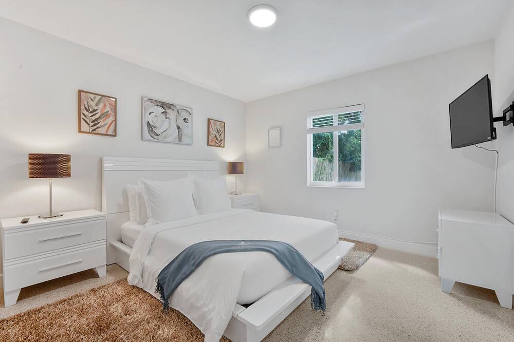 Photo of Others in Poinsettia Heights