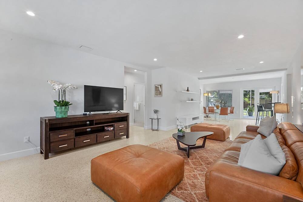 Photo of Others in Poinsettia Heights