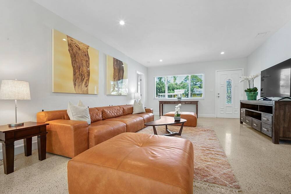 Photo of Others in Poinsettia Heights