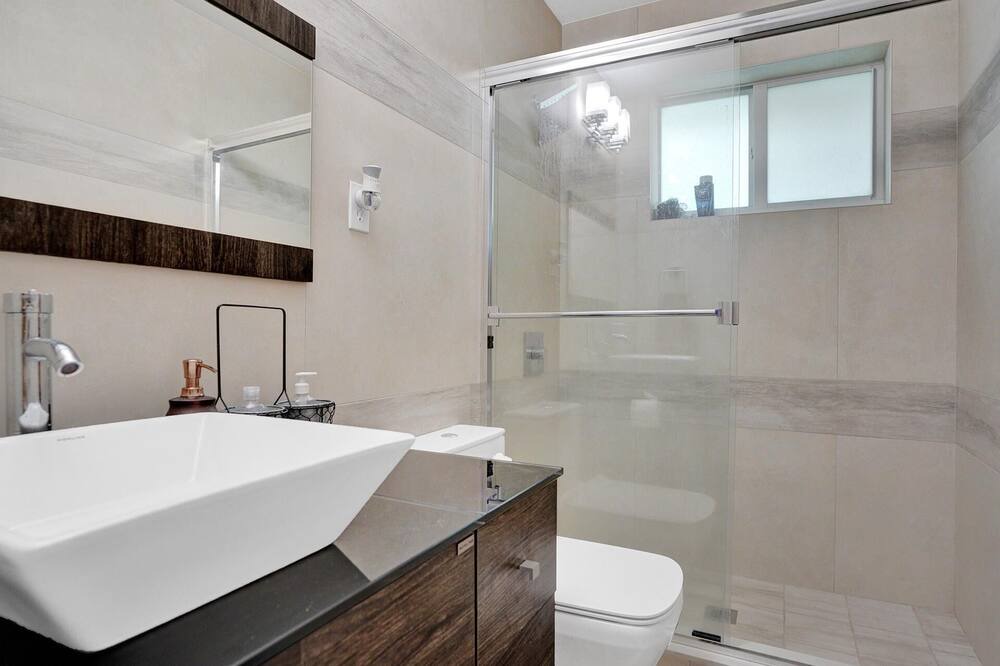 Photo of Bathroom in Plantation