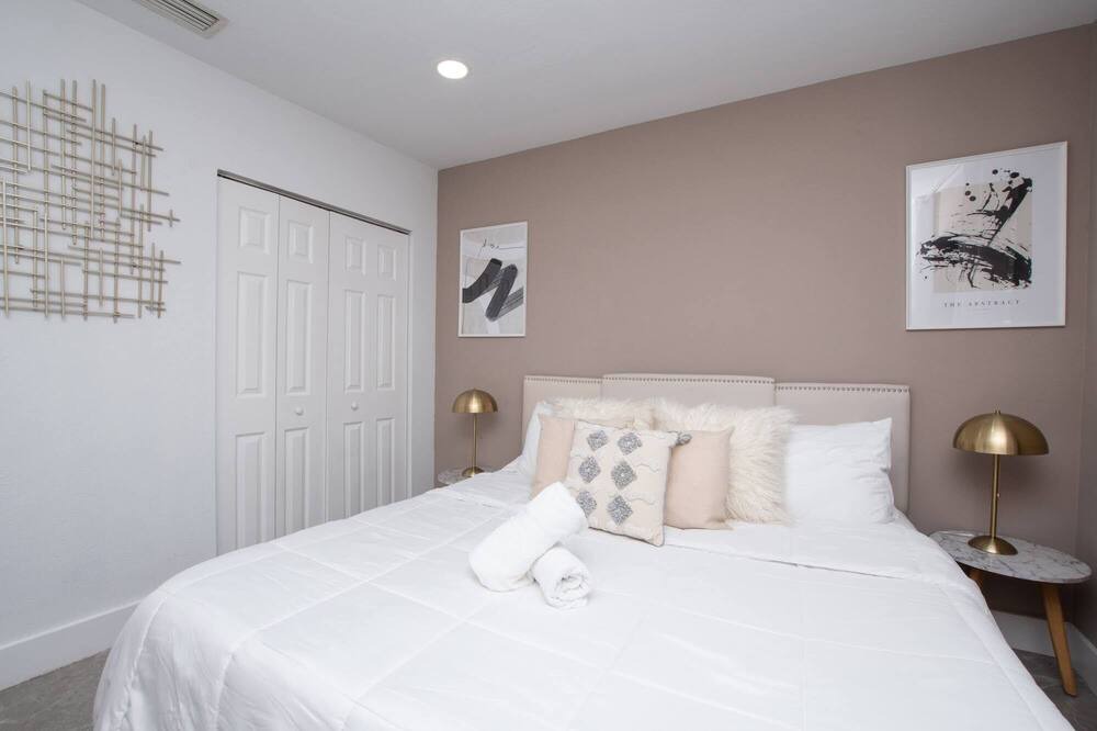Photo of Bedroom in Middle River Terrace