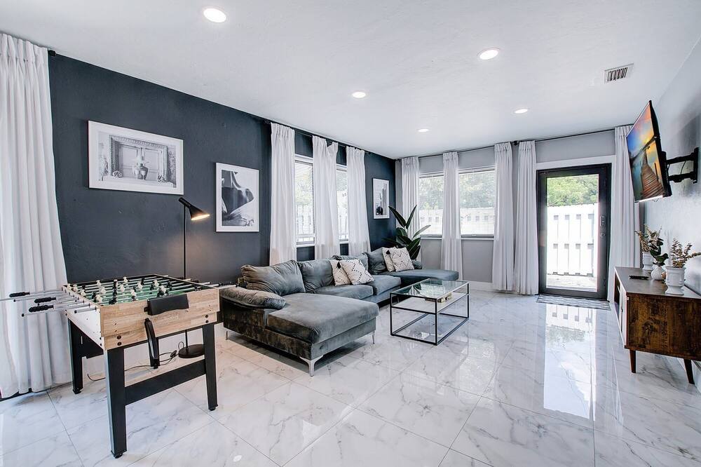 Photo of Livingroom in Middle River Terrace