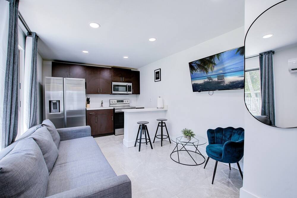 Photo of Livingroom in Middle River Terrace