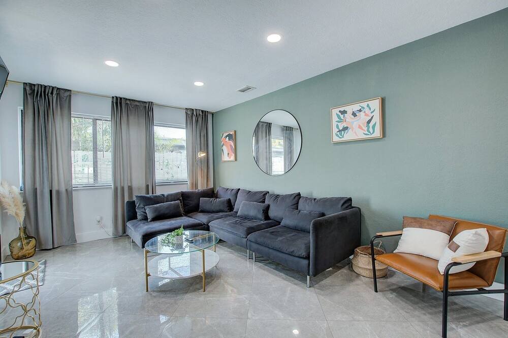Photo of Livingroom in Middle River Terrace