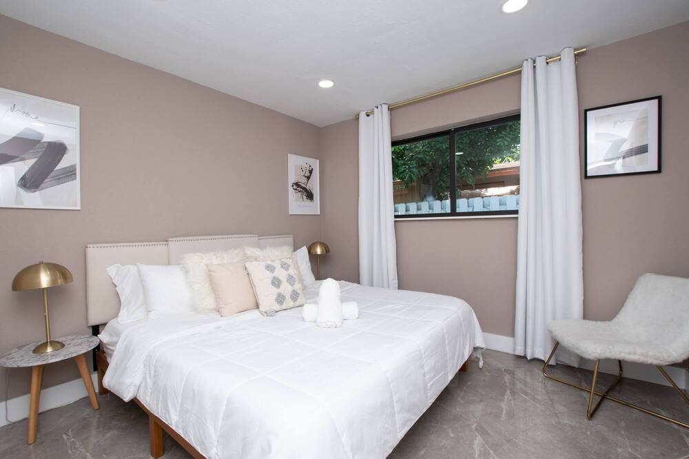 Photo of Bedroom in Middle River Terrace