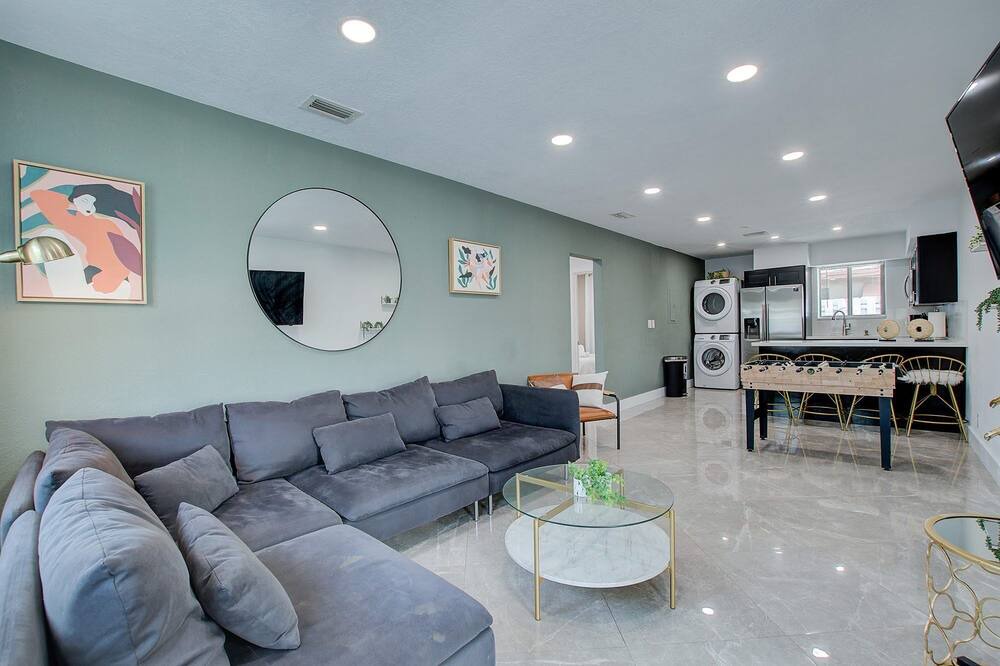 Photo of Livingroom in Middle River Terrace