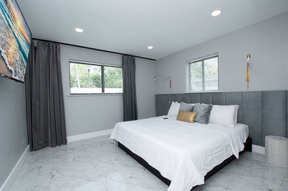 Photo of Bedroom in Middle River Terrace