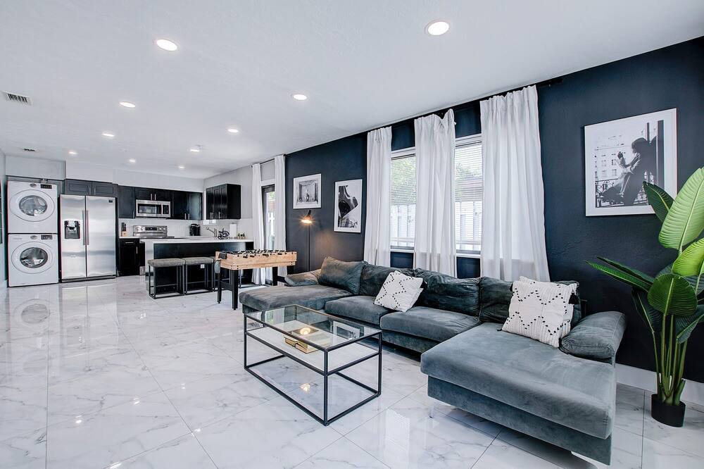 Photo of Livingroom in Middle River Terrace
