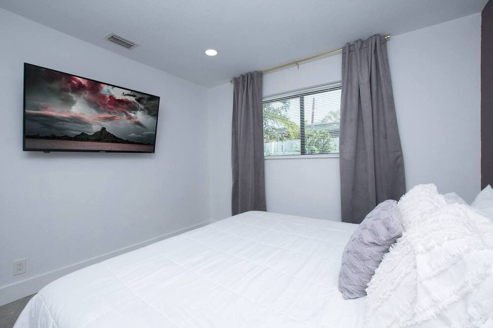 Photo of Bedroom in Middle River Terrace