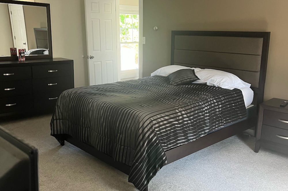 Photo of Bedroom in Washingtonville