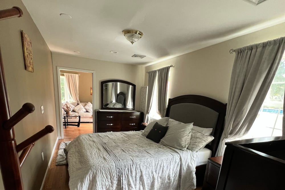 Photo of Bedroom in Washingtonville