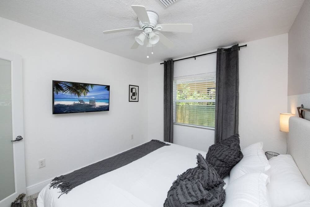 Photo of Bedroom in Royal Poinciana