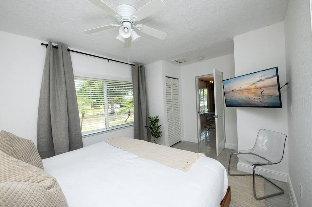 Photo of Bedroom in Royal Poinciana