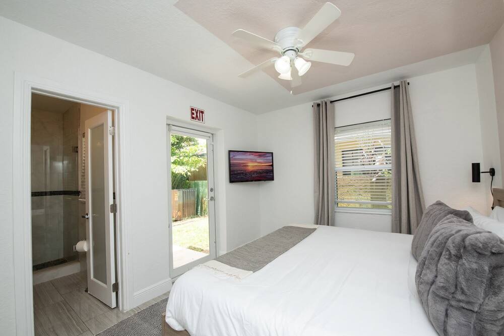 Photo of Bedroom in Royal Poinciana