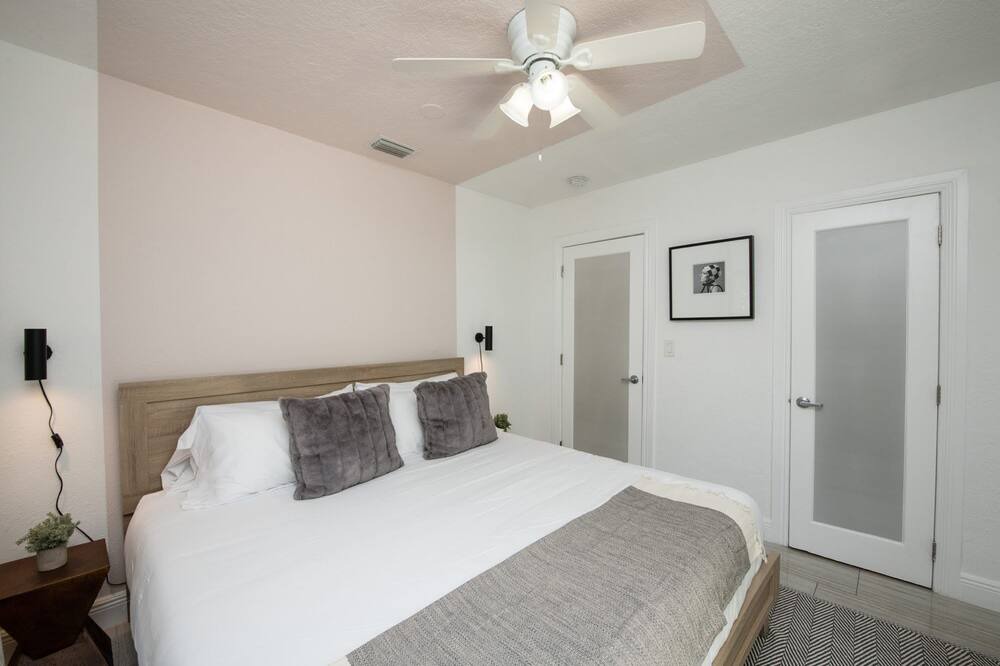Photo of Bedroom in Royal Poinciana