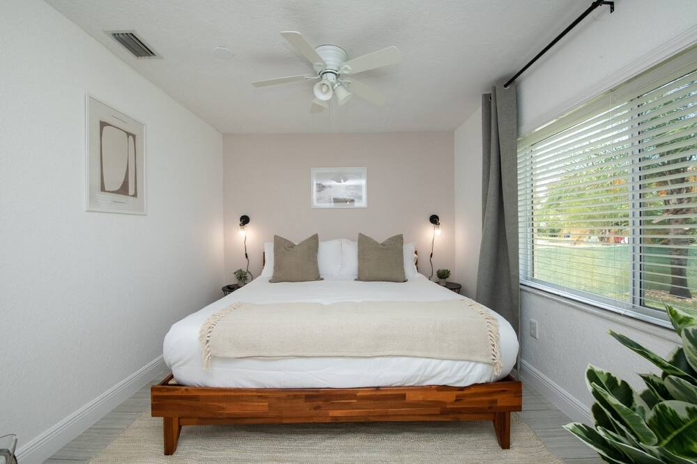 Photo of Bedroom in Royal Poinciana