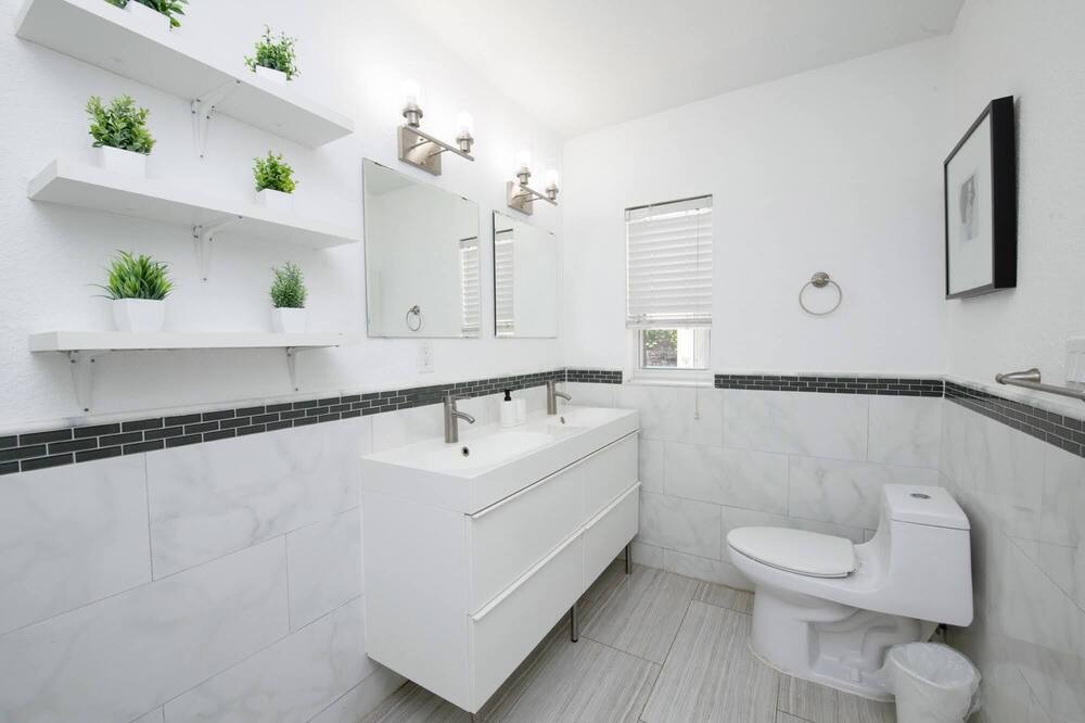 Photo of Bathroom in Royal Poinciana