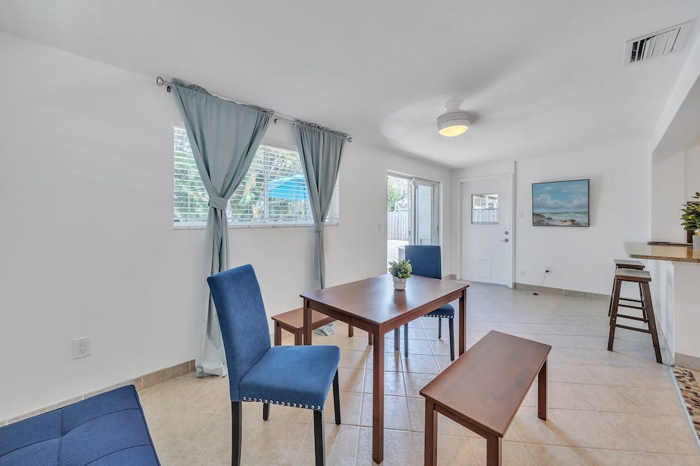 Photo of Livingroom in North Andrews Gardens